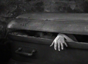 dracula-1931-hand-out-of-coffin